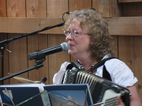 Shelby Aeppli Imholt yodels and plays the accordion